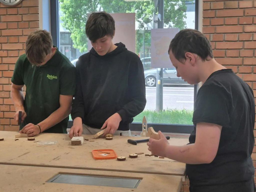 Zajęcia stolarskie w FabLab