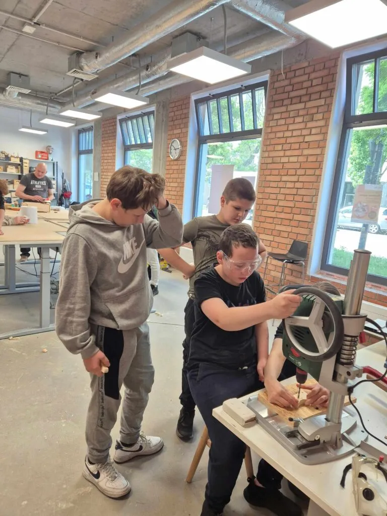 Zajęcia stolarskie w FabLab