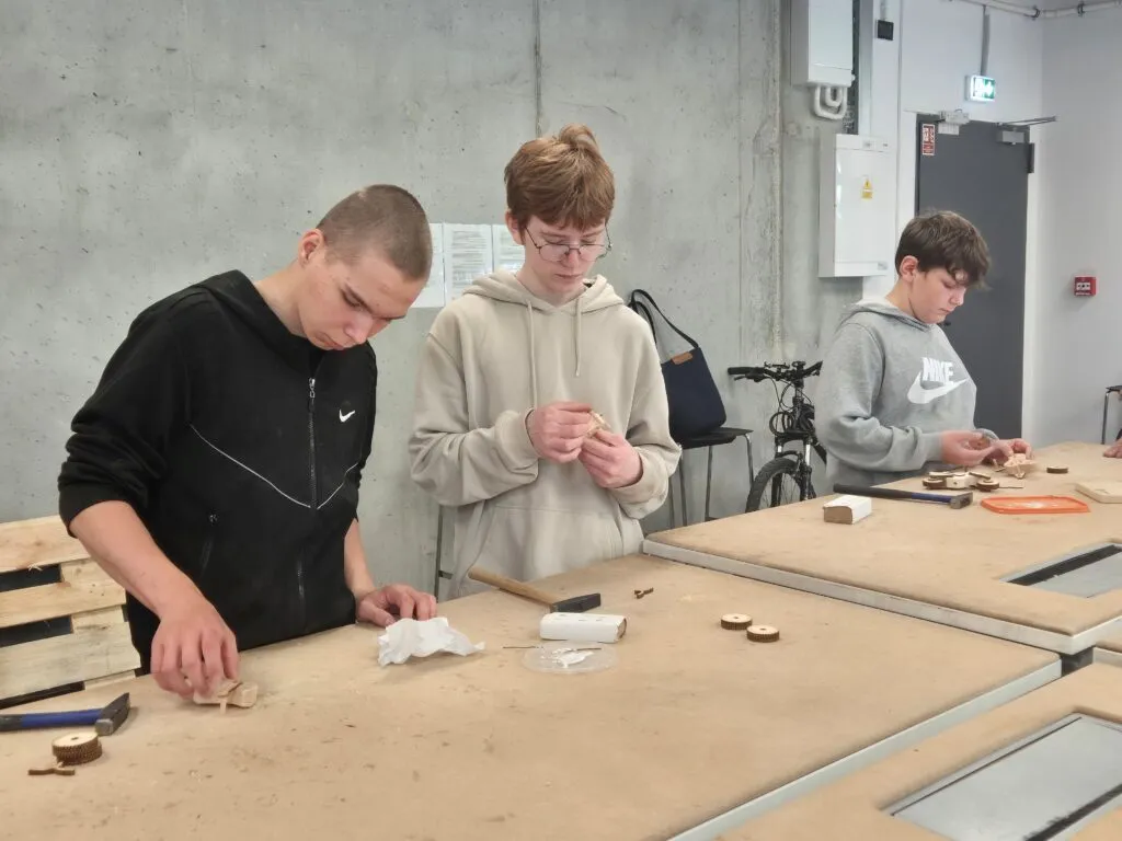 Zajęcia stolarskie w FabLab