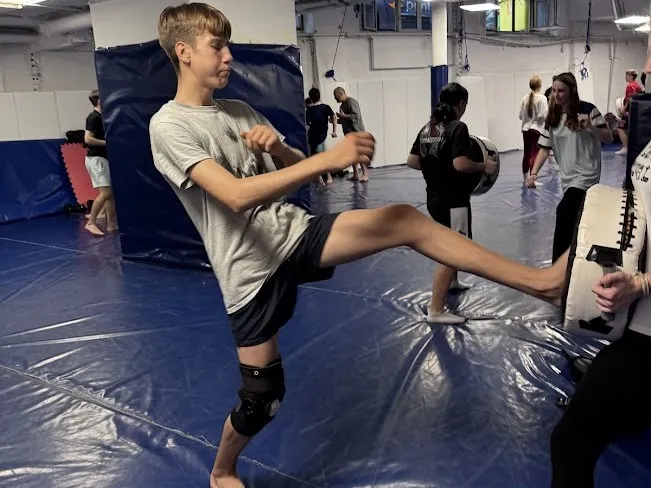 Kopnięcie frontalne