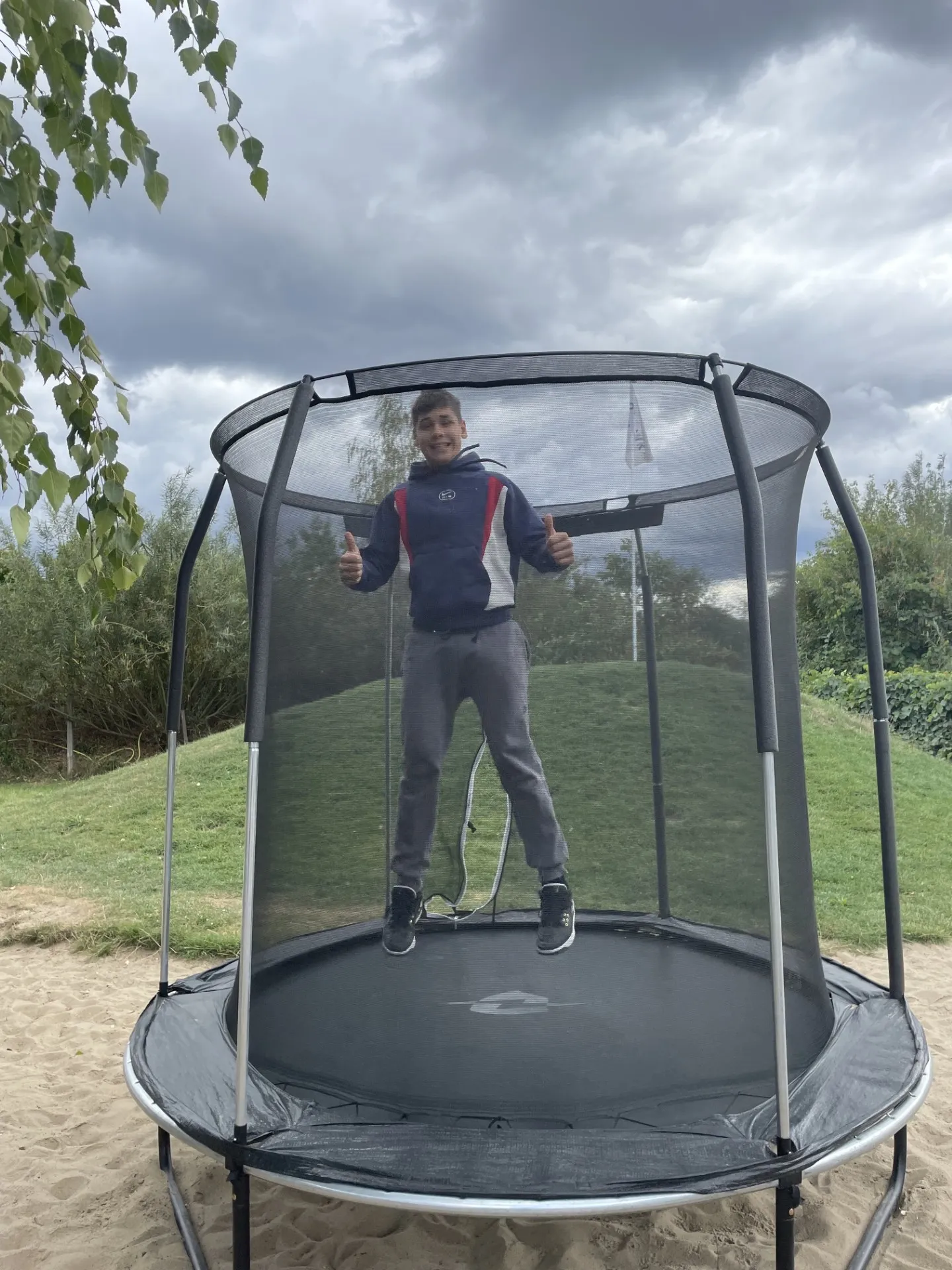 Skakanie na trampolinie