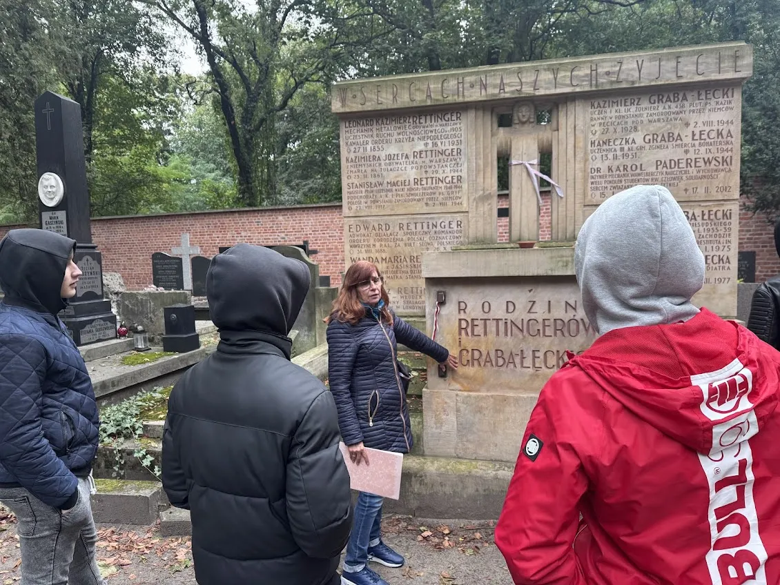 Pani opowiada uczniom