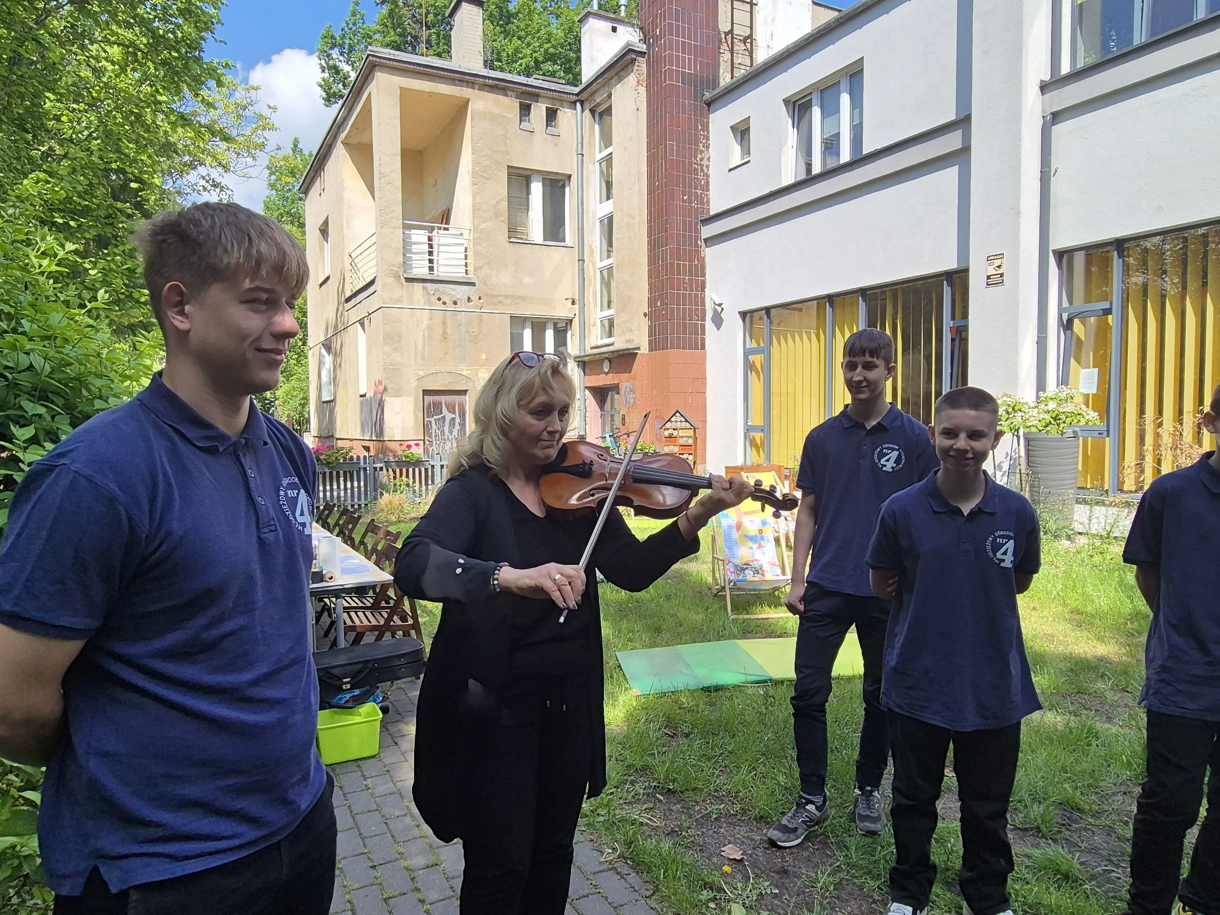 Czytanie na trawie